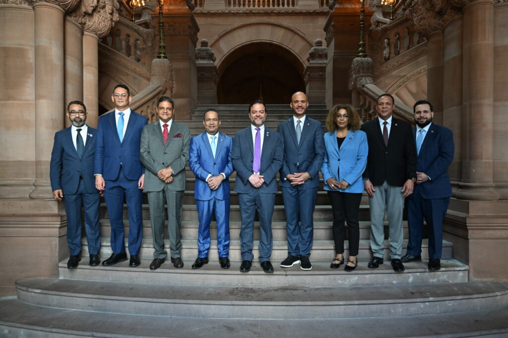 Director del 911 recibe reconocimiento en EE. UU. por liderazgo en emergencias | De Último Minuto